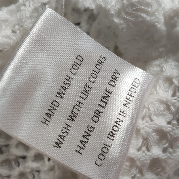 Pink Lily White Pullover Sweater Size Small - Picture 9 of 9